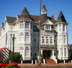 canoga-park-the-victorian