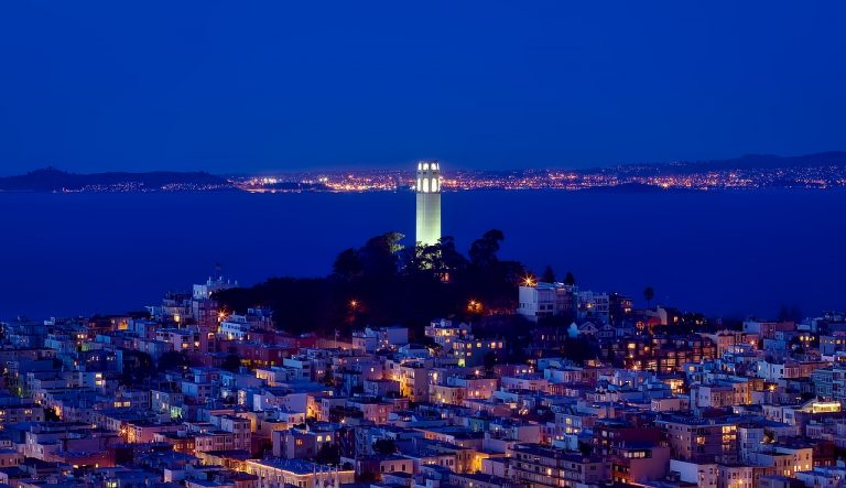Coit Tower in San Francisco - perfekter Blick auf die Stadt