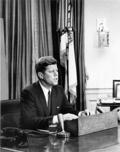 Präsident John F. Kennedy adressiert in einer Fernsehansprache am 11. Juni 1963 die afroamerikanische Bürgerrechtsbewegung